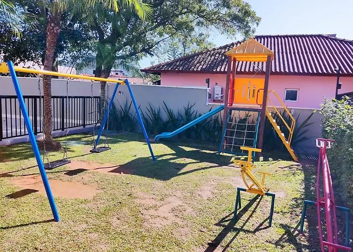 Apartamento confortável com piscina e churrasqueira
